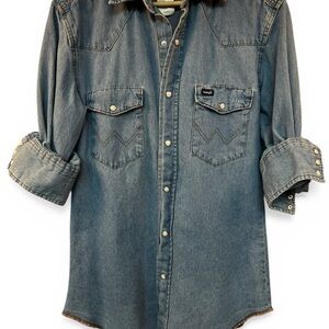 Wrangler Western Denim Shirt Women Small Blue Snap Button Raw Hem Faded Wash